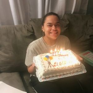 Meet your Posher, Dee